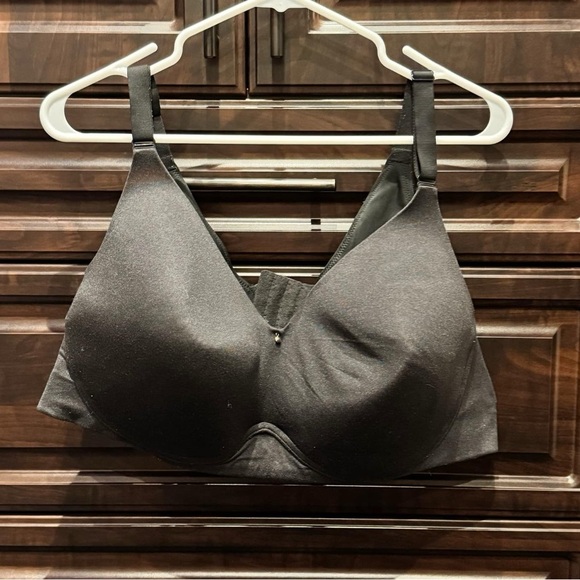 Cacique Black Bra very supportive 4 buckles size 46D - Picture 1 of 3